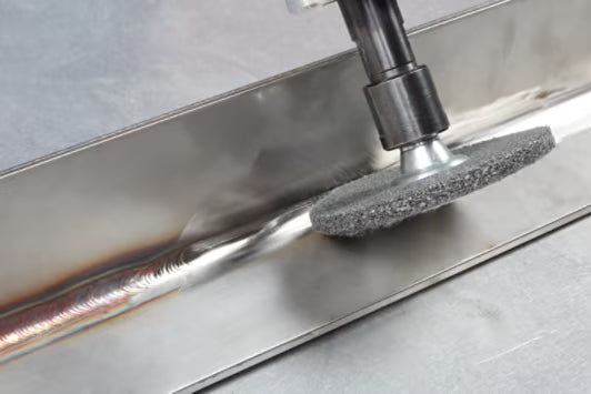 Scotch Brite™ Roloc™ Deburr and Finish PRO Unitized Wiel DP-UR, 76 mm x 3,2 mm, Zonder Gat, 6C MED+